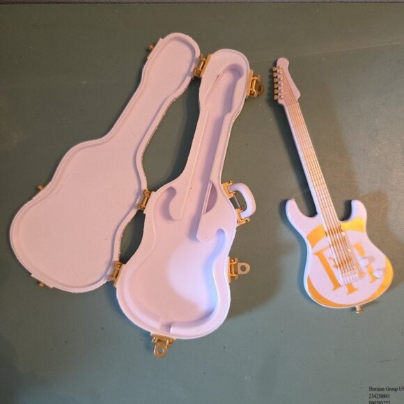 Rainbow High Doll Guitar with Case for Carmen Major Rockstar - Picture 2 of 8